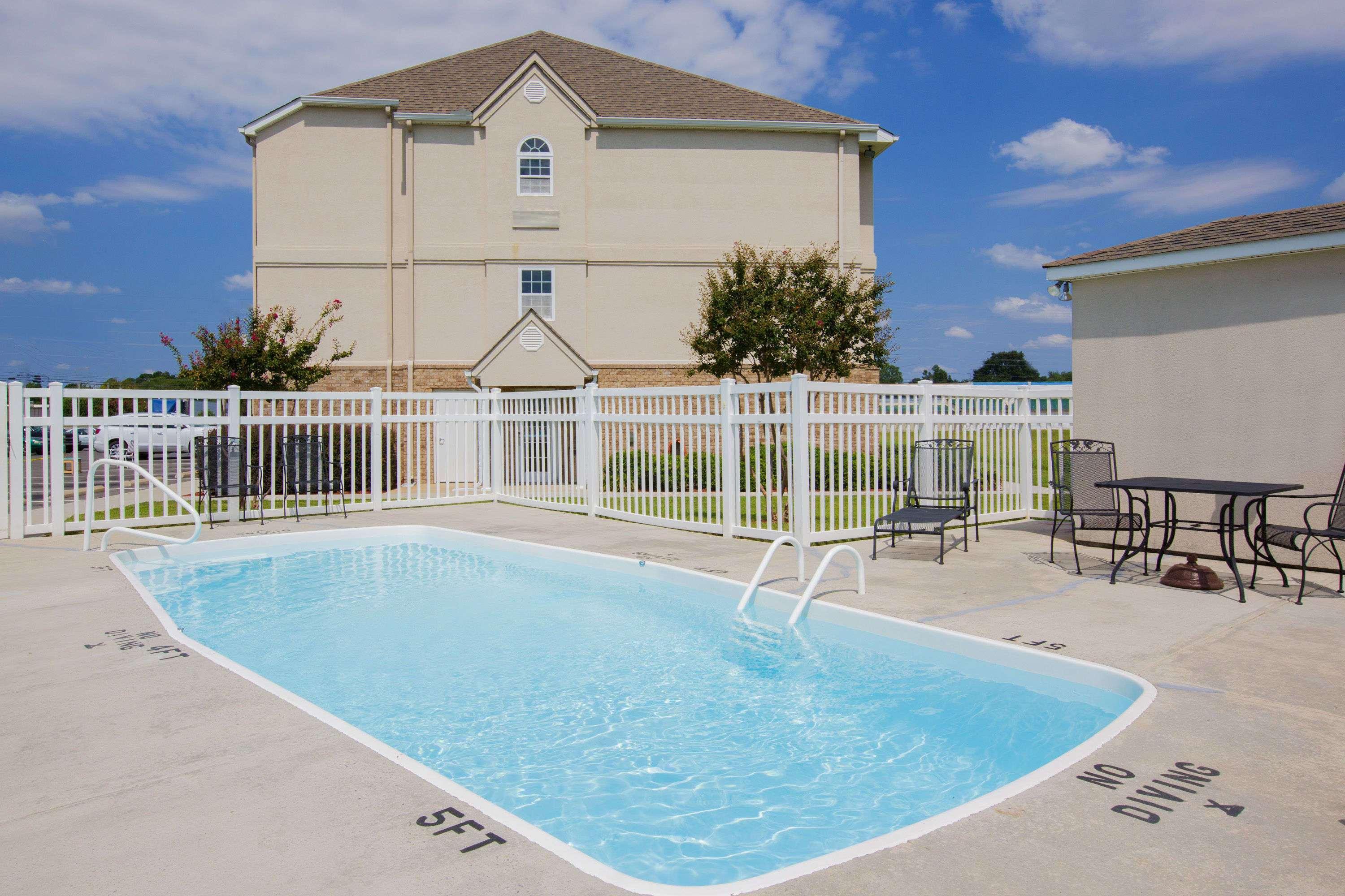 Microtel Inn & Suites By Wyndham Albertville Exterior foto